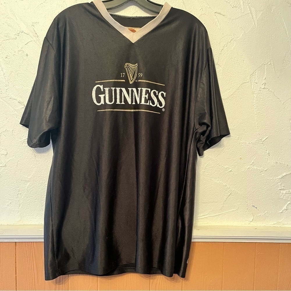 Guinness Short Sleeve V-Neck Top Size Large